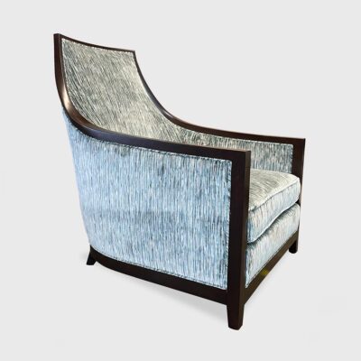 The Raymond Lounge Chair’s design is at once attention-grabbing and stylish as well as elegantly restrained. I